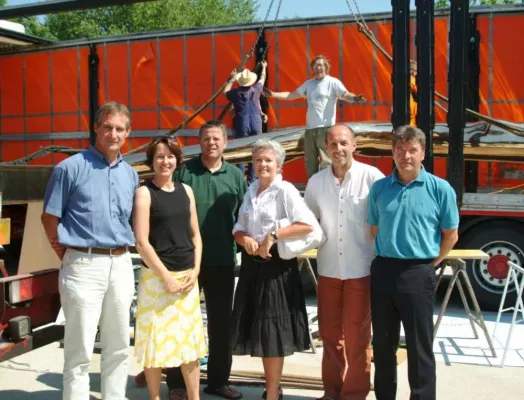Bronzeplastik von Gottfried Bechtold ziert Vorplatz des Festspielhaus Bregenz Bild: Bronzeplastik von Gottfried Bechtold ziert Vorplatz des Festspielhaus Bregenz