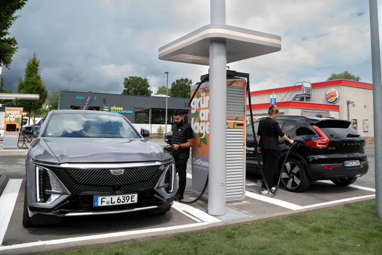 Neue CutPower-Ladeparks bei BURGER KING in Bremen und Göttingen Bild: Neue CutPower-Ladeparks bei BURGER KING in Bremen und Göttingen