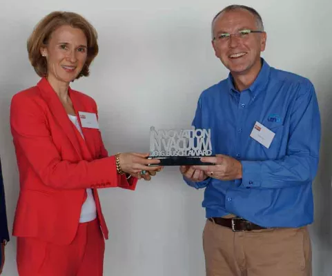 Bild: Der „Busch Innovation in Vacuum Award“ geht an tna