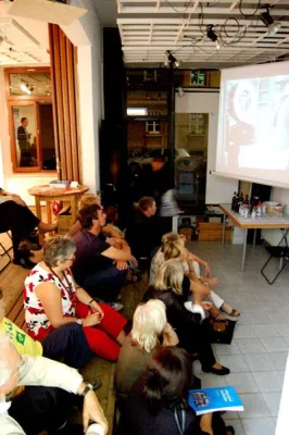 Bild: Die Filmvergleiche München - Wien zur Vernissage der Münchner Maßstäbe in der Sendlinger Kulturschmiede