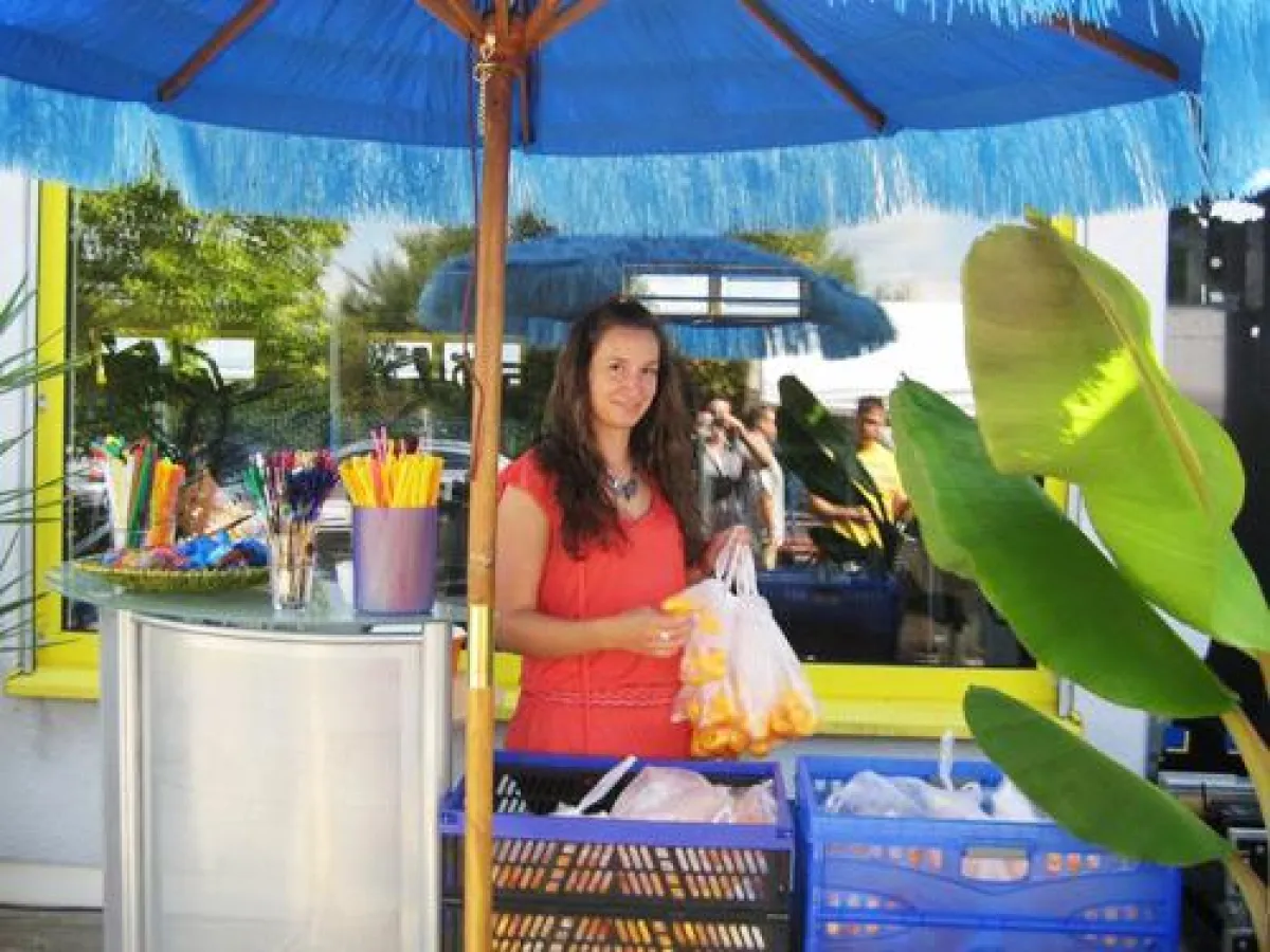 Mitarbeiterin Carina Albrecht beim Sommerfest 2010. Foto: Fitness Oase