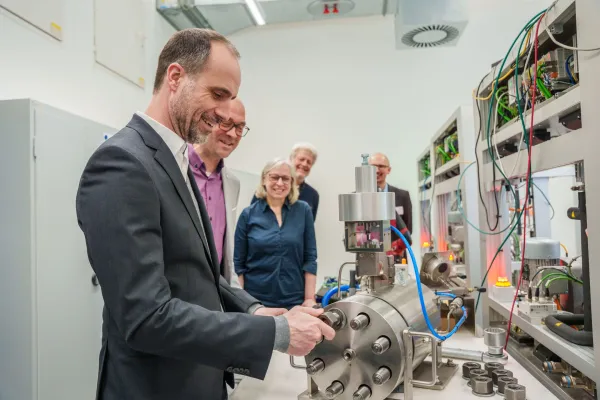 Bild: Zellen, Wasserstoff & CO2: Explosive Forschung für die Zukunft