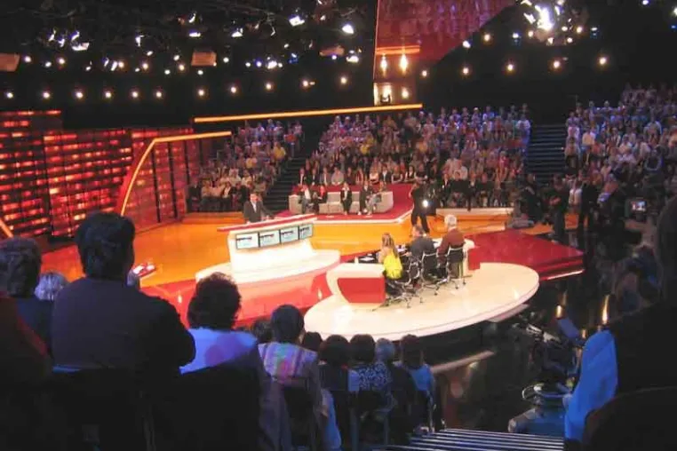 Clearview-Tribüne™ für TV-Show „Ich kann Kanzler!“ im Einsatz Bild: Clearview-Tribüne™ für TV-Show „Ich kann Kanzler!“ im Einsatz