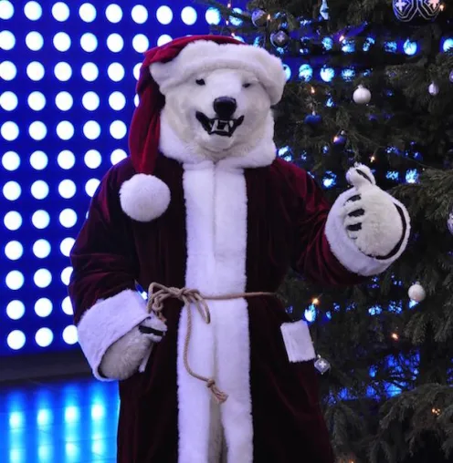 Bild: Für EHC-Fans: Eisbären-Maskottchen „Bully“ besucht am 13.12. den Nostalgischen Weihnachtsmarkt Opernpalais