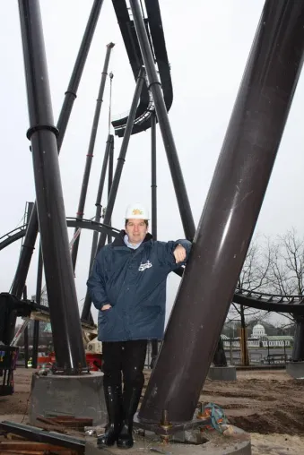 Nick Varney, Chef der Merlin Entertainments Group, begegnete erstmals der Krake im Heide-Park Resort Bild: Nick Varney, Chef der Merlin Entertainments Group, begegnete erstmals der Krake im Heide-Park Resort