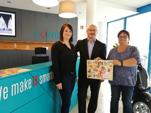 Spendenerlös des GODYO Drachenboot-Sprints unterstützt legendäre Halloweenparty für krebskranke Kinder Bild: Spendenerlös des GODYO Drachenboot-Sprints unterstützt legendäre Halloweenparty für krebskranke Kinder