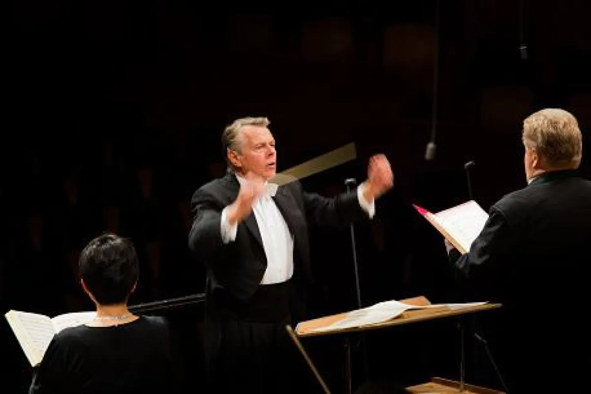 Mariss Jansons dirigiert Stabat Mater von Dvorak