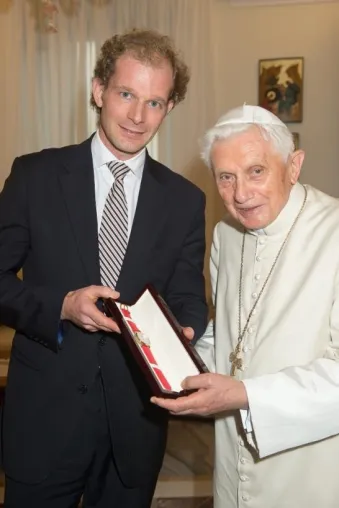 Bild: Richard Borek jun. zu Gast bei Papst emeritus Benedikt XVI.