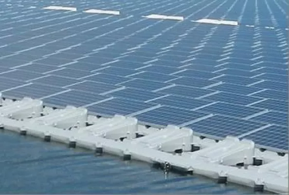 Bild: KYOCERA plant schwimmende Solaranlage mit einer Kapazität von 13,4MW auf Stausee in der Präfektur Chiba, Japan