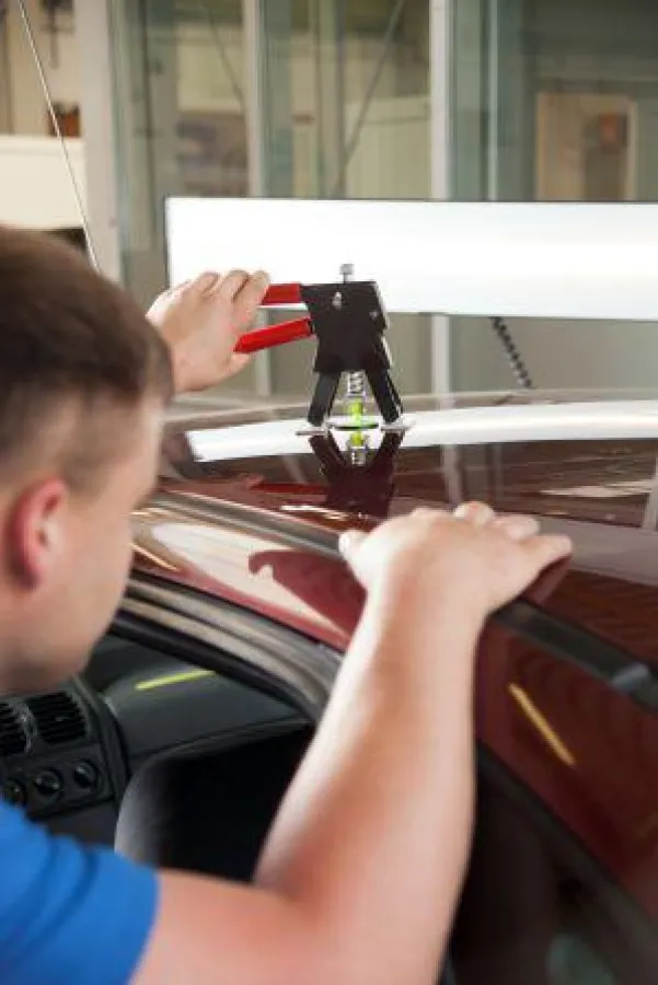 Ausbeulen mit Klebetechnik