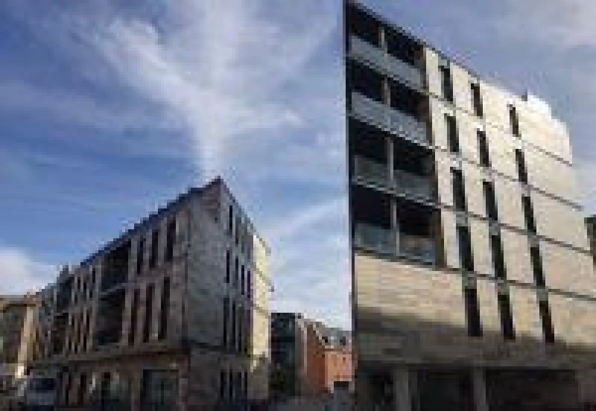 Mit Tonality-Ziegeln als vorgehängte hinterlüftete Fassade lassen sich moderne und eindrucksvolle Bauten realisieren.Foto:Tonality