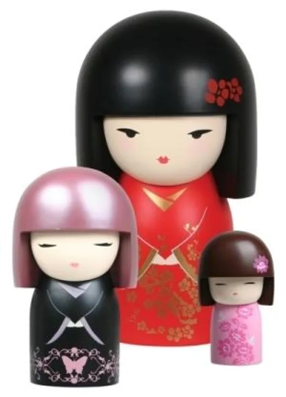 Satori, Yoko oder Miki gibt es in drei Größen: Die Holzpuppen der Kimmidoll-Kollektion laden zum Sammeln ein. Foto: Aird Group Co. Ltd. (HK)