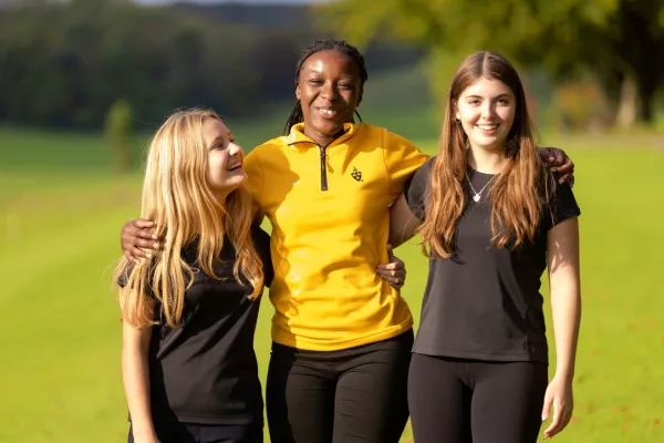 Bild: Worauf Eltern und Jugendliche bei der Auswahl einer Internatsschule achten sollten