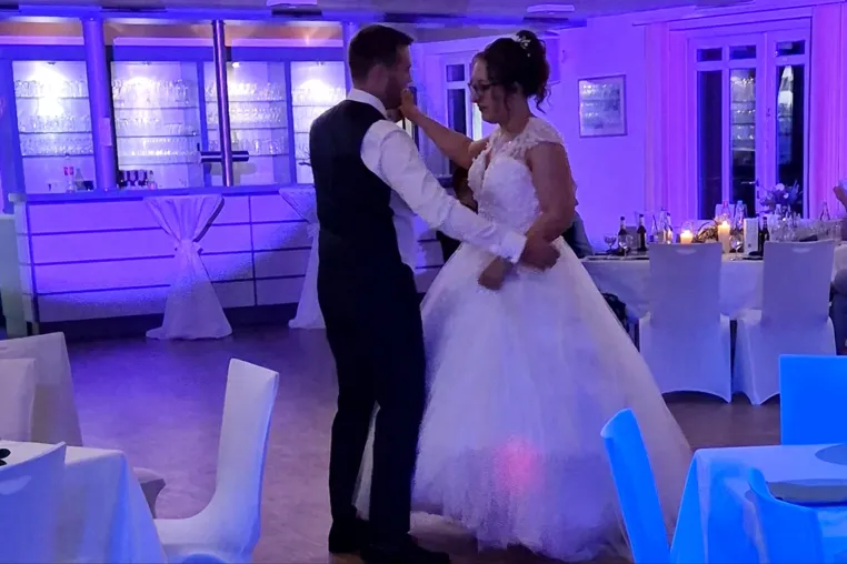Die Hochzeitsplanung zum Jahresstart 2026 Viele Heiratsanträge rund um Weihnachten und Silvester Bild: Die Hochzeitsplanung zum Jahresstart 2026 Viele Heiratsanträge rund um Weihnachten und Silvester