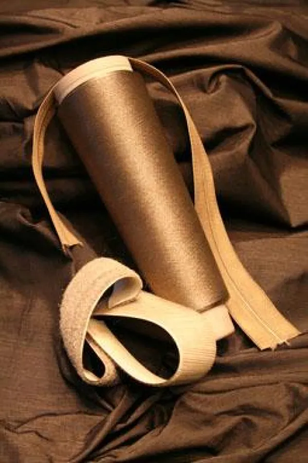 Statex-Silbergarn, versilberter Klett- und Reißverschluss