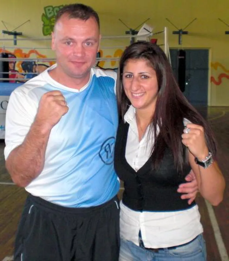 Trainer Thorsten Schmitz mit Boxweltmeisterin Rola El-Halabi