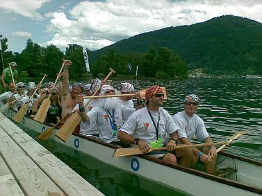 Bild: Junge „Hacklwirtschaft“ Gmunden startete beim ONE Drachenboot Cup 07