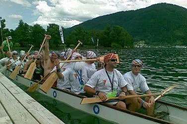 Junge „Hacklwirtschaft“ Gmunden startete beim ONE Drachenboot Cup 07 Bild: Junge „Hacklwirtschaft“ Gmunden startete beim ONE Drachenboot Cup 07