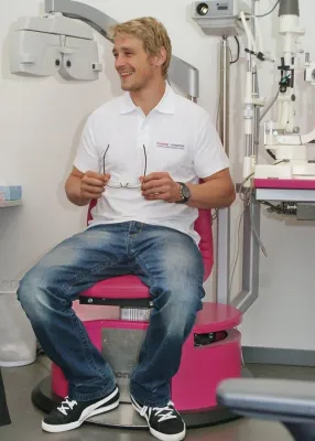 Promi-OP in Nürnberg: Big-Brother-Gewinner Sascha Sirtl und sein Zwillingsbruder sehen jetzt klar Bild: Promi-OP in Nürnberg: Big-Brother-Gewinner Sascha Sirtl und sein Zwillingsbruder sehen jetzt klar