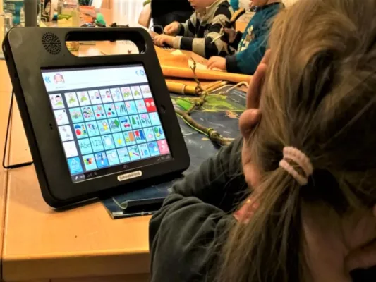 Bild: Technik als Brücke zum Menschen