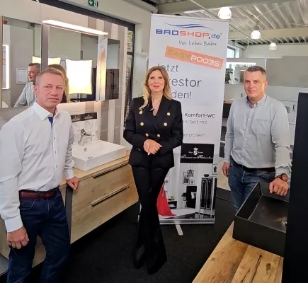 Bild: Damit es flutscht! Badshop.de + Prinzessin von Hohenzollern entwickeln  WC „EASYPOO 35°“ mit 35°-Winkel !  