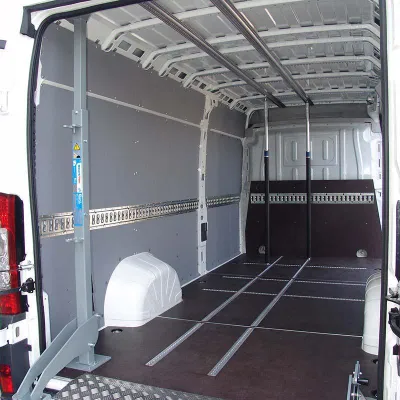 Bild: Die Fahrzeugeinrichtung des Monats Mai 2014: Im Bereich Ladungssicherung ist StoreVan zu empfehlen