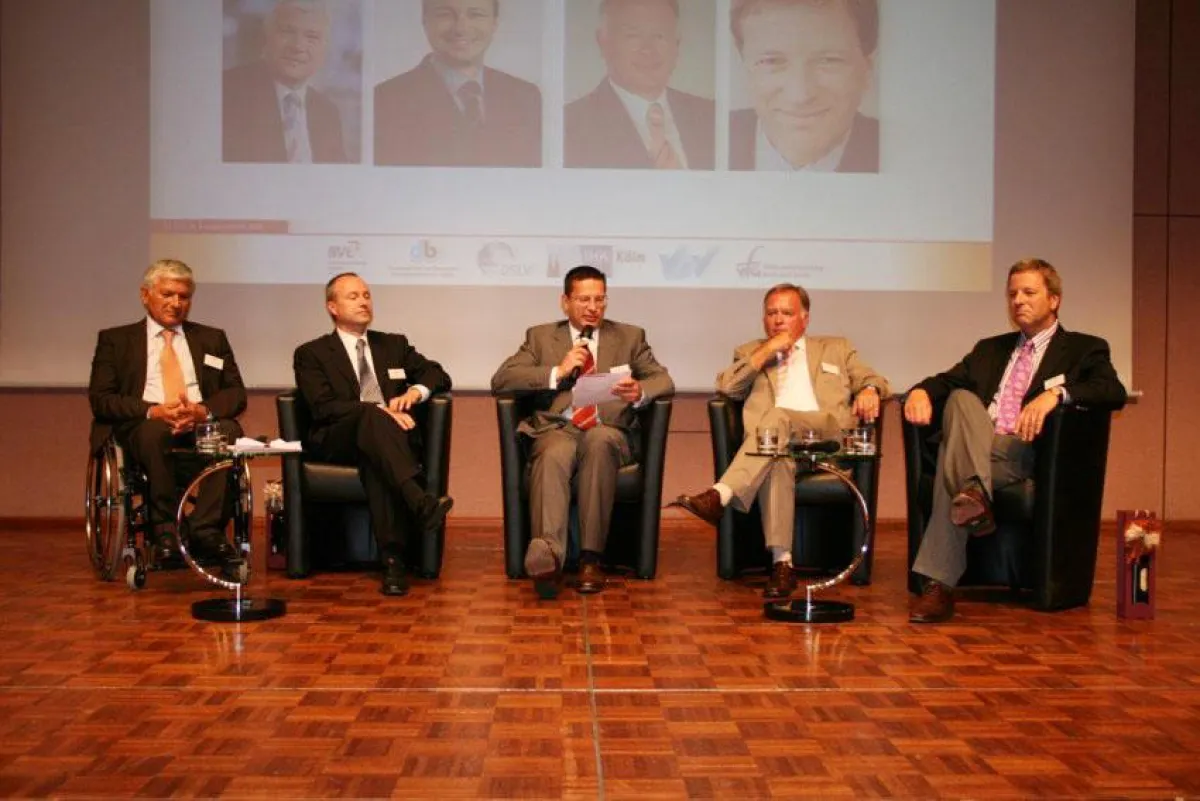 Podiumsdiskussion während des EUFH Logistiktages