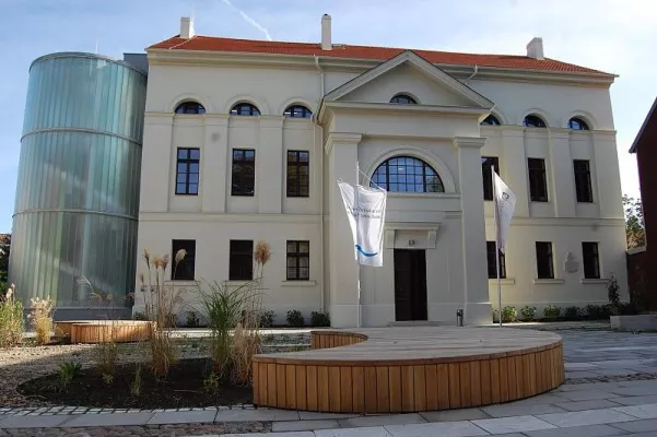 Bild: Europäische Bibliothek für Homöopathie: Aus einem verschwundenen Land – Homöopathie in der DDR