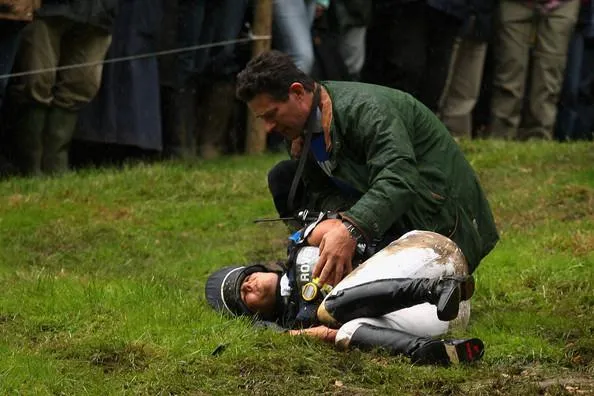 Die Gefahr reitet mit: Unfälle im Reitsport Bild: Die Gefahr reitet mit: Unfälle im Reitsport