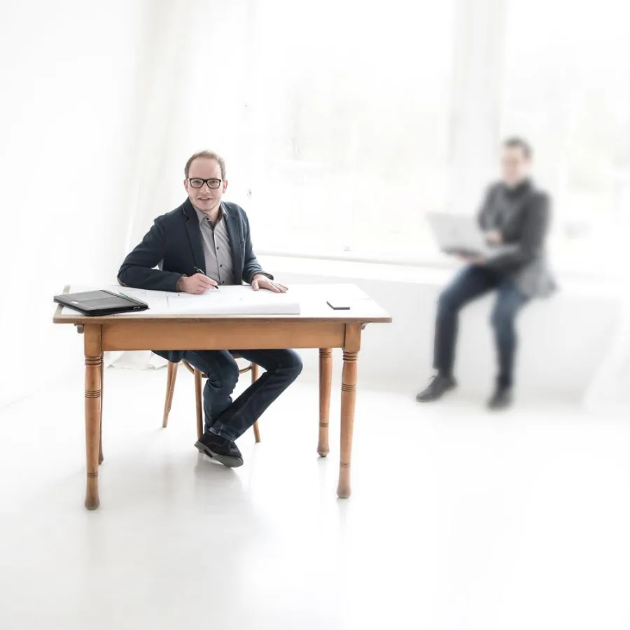 Geschäftsführer Tobias Schneider in den Geschäftsräumen