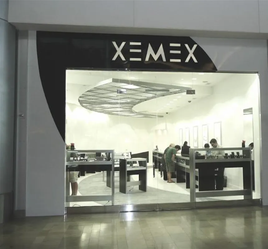 Frontalansicht Xemex Shop Fashion Show Mall
