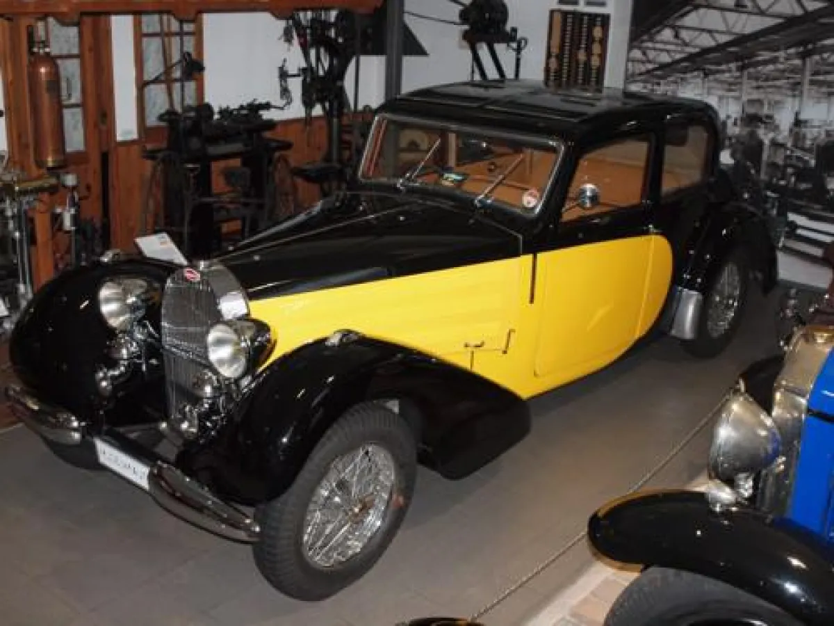 Bugatti T 57 Galibier (1936) in Visibile-Ausführung (Glasdach)