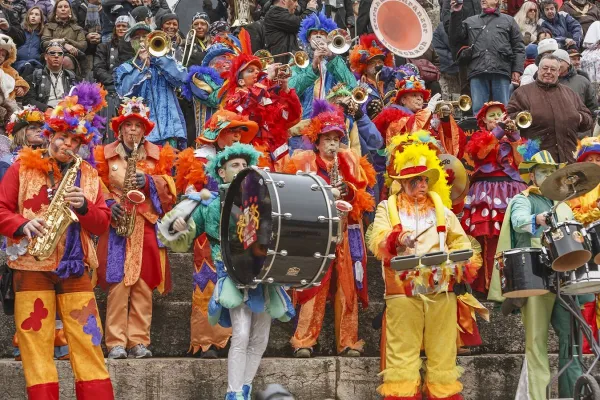 Bild: skywalk allgäu lädt zum Fasching mit närrisch-buntem Rahmenprogramm ein