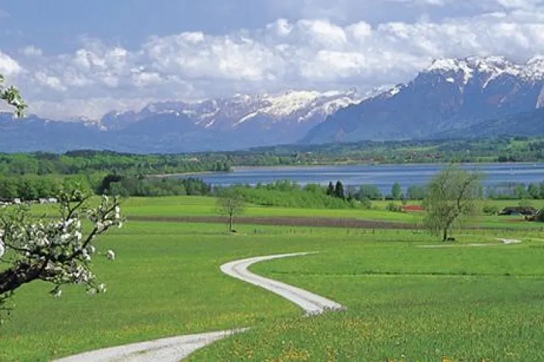 Bild: Natur pur in beeindruckender Bilderbuchlandschaft: Die Region Waginger See Salzachtal weckt Frühlingsgefühle