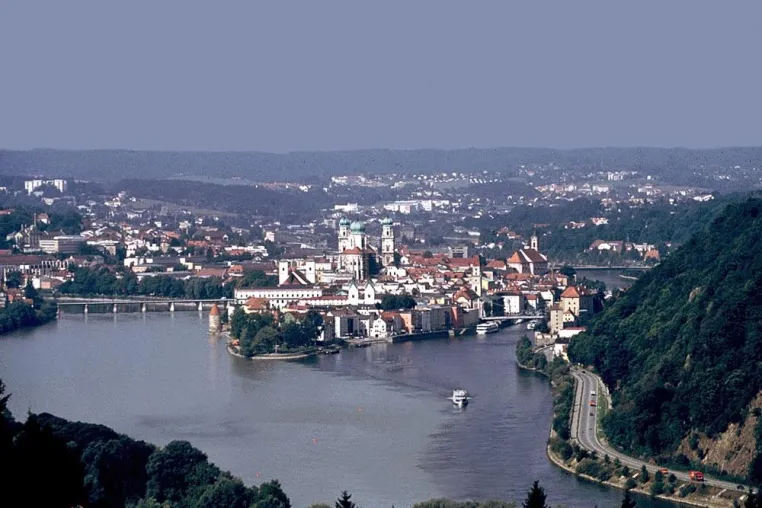 Bild: Busreiseziel Passau - mit Bus, Schiff und Rad auf Entdeckungstour - IBB Hotel Passau bietet Rundum-Service