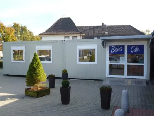 Bild: Shoppen und genießen: ELA Container stellt temporäres Café für Modehaus