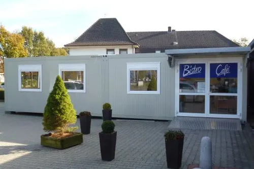 Bild: Shoppen und genießen: ELA Container stellt temporäres Café für Modehaus