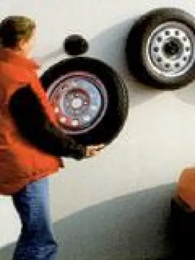 Bild: Räder an der Wand
