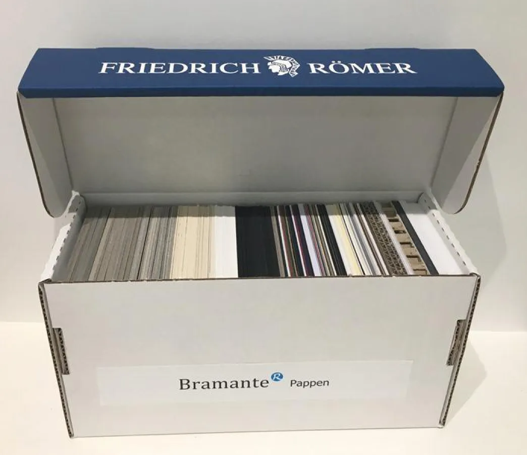 Friedrich Römer Musterkasten für Bramante Pappen