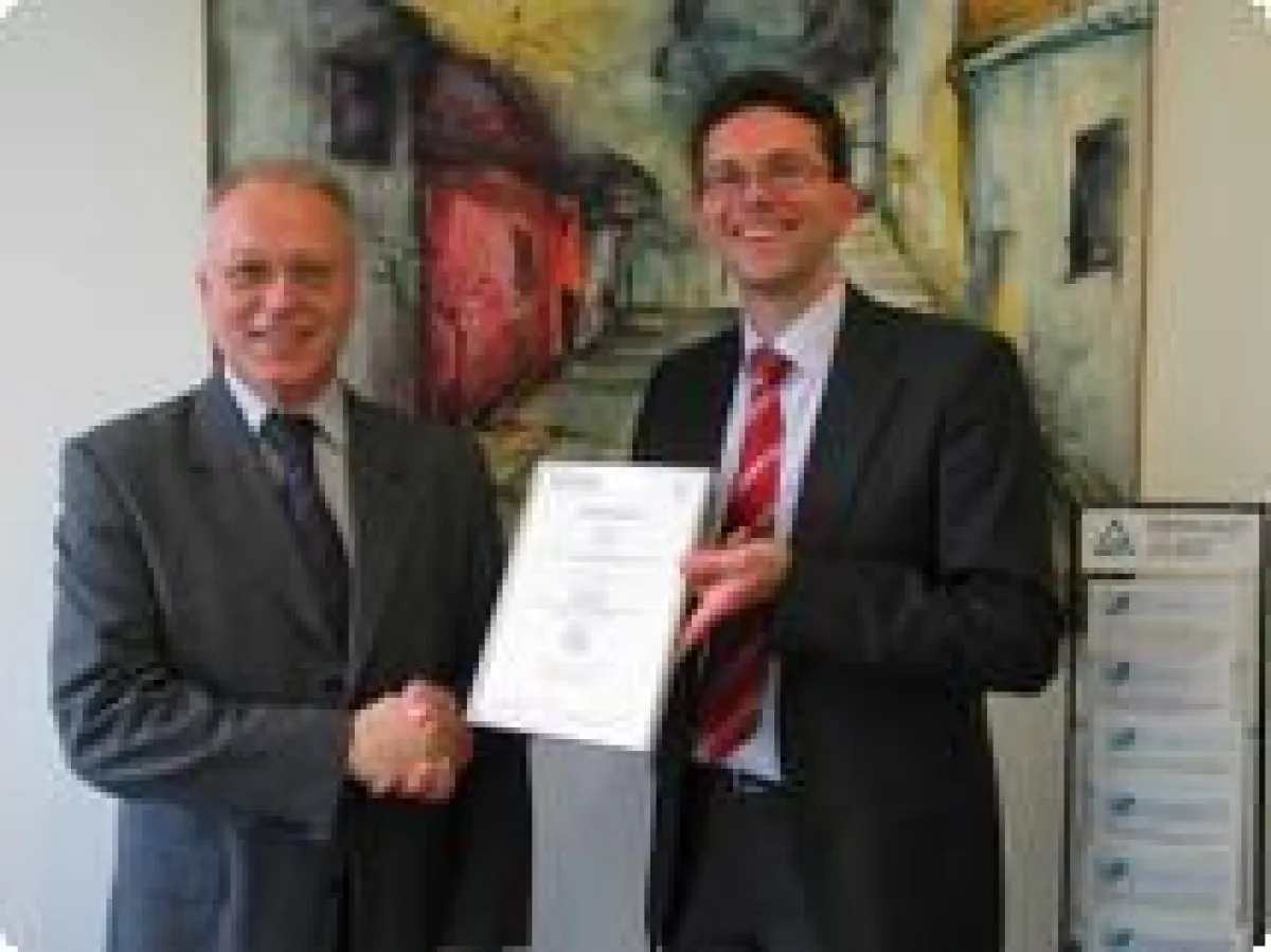 Zertifikatübergabe an Roth