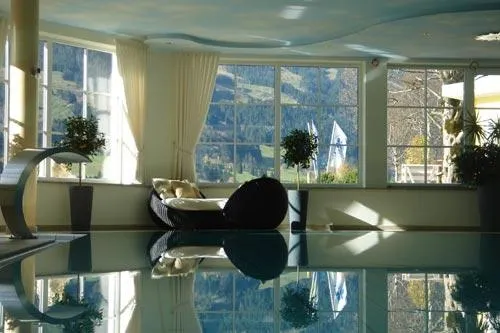 Schwimmbad eingelaufen - AlpenSpa-Herzstück ist fertig Bild: Schwimmbad eingelaufen - AlpenSpa-Herzstück ist fertig