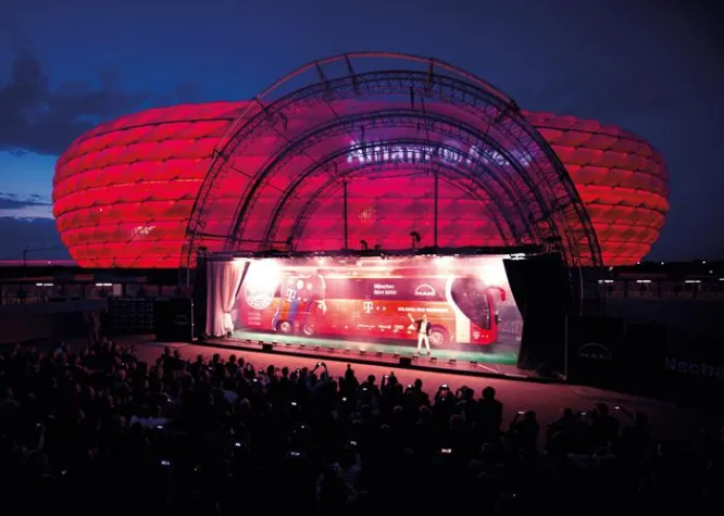 Bild: Das Wunder von München - FC Bayern München Mannschaftsbus