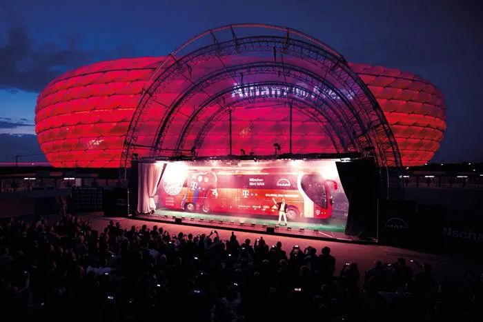 Bild: Das Wunder von München - FC Bayern München Mannschaftsbus