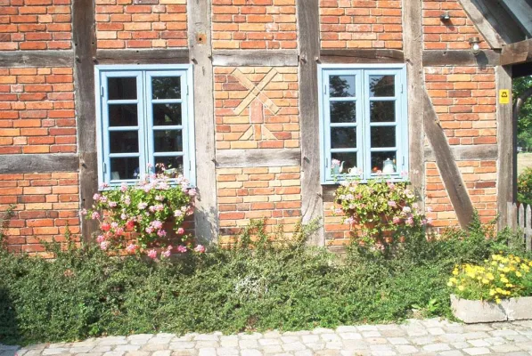 Bild: Alte Baustoffe für moderne Häuser