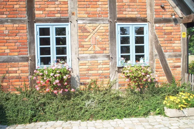 Bild: Alte Baustoffe für moderne Häuser