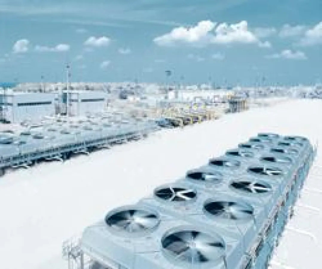 Auch in der Kältetechnik hinterlässt der harte Winter Spuren. Geringer Wasserdurchfluss oder zu wenig Frostschutzmittel verursachen zum Beispiel bei Rückkühleinrichtungen Frostschäden. Bei Ausfällen l