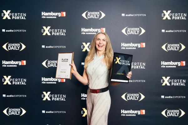 Bild: Drei Auszeichnungen für Natalie Molker beim internationalem Speaker Slam