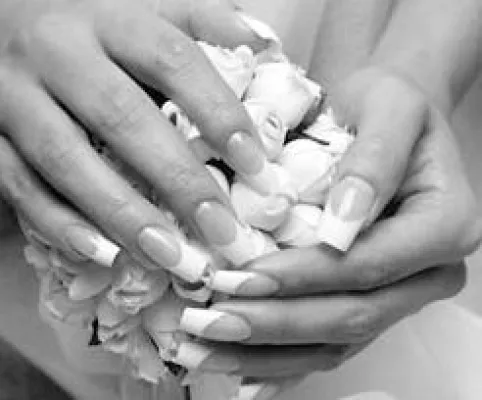 Bild: Fingernagel als Datenträger