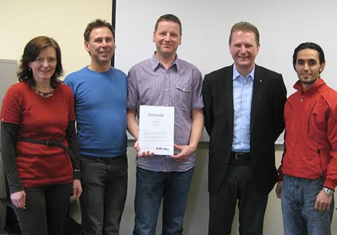 Bild: BSO billingsolutions: Ein Mann rechnet ab