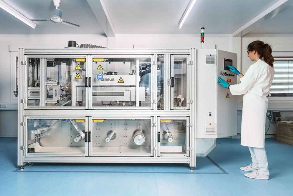 Rolle-zu-Rolle-Beschichtungsanlage der Modellfabrik (Fraunhofer IPA, Rainer Bez)